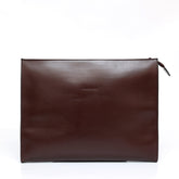 Porta documenti in pelle liscia testa di moro, realizzato a mano con lavorazione artigianale. Design elegante e professionale, dotato di chiusura con zip per maggiore sicurezza.
